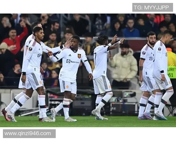 巴萨与曼联激战在即17日欧联杯对决引发球迷热议 巴萨与曼联激战在即17日欧联杯对决引发球迷热议