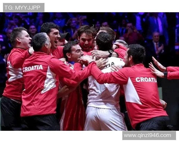 克罗日与罗马的激烈对决揭示足球战术与团队精神的较量