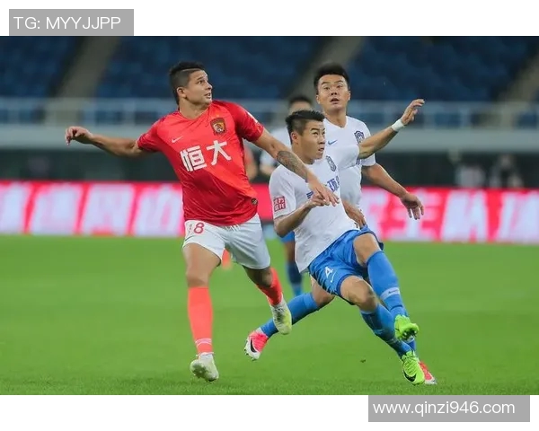 恒大与东方球迷激情对决粤语热情助阵赛场盛况回顾 恒大与东方球迷激情对决粤语热情助阵赛场盛况回顾